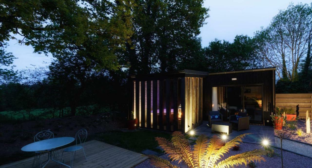 ลา ดูซ เอสกาปาด Bed & Breakfast Sizun ภายนอก รูปภาพ